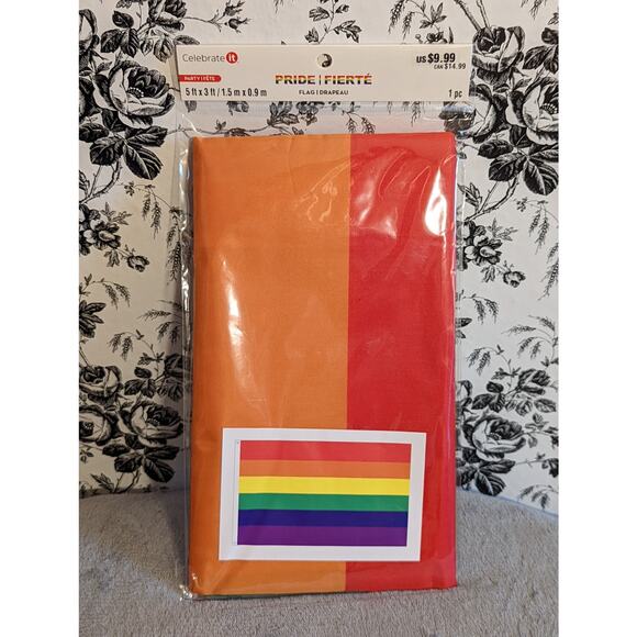 NWT Celebrate It Large Rainbow LGBTQIA+ Pride Hanging Flag Dorm Bedroom Outside - Picture 1 of 4